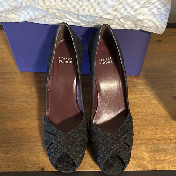 Like new Stuart Weitzman perfect party heel - Picture 3 of 6